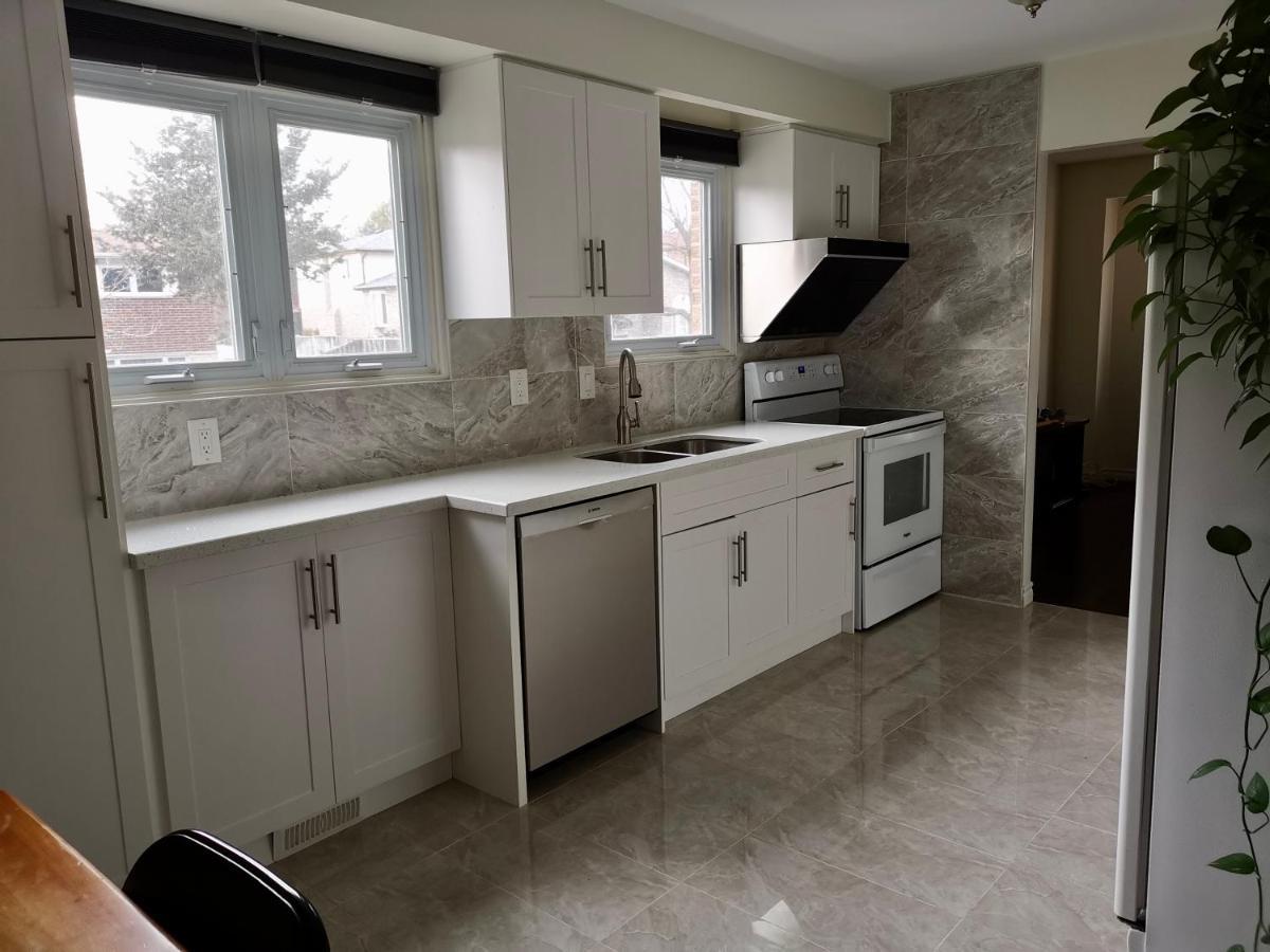 Private In House In North York Shared Kitchen Maison d'hôtes